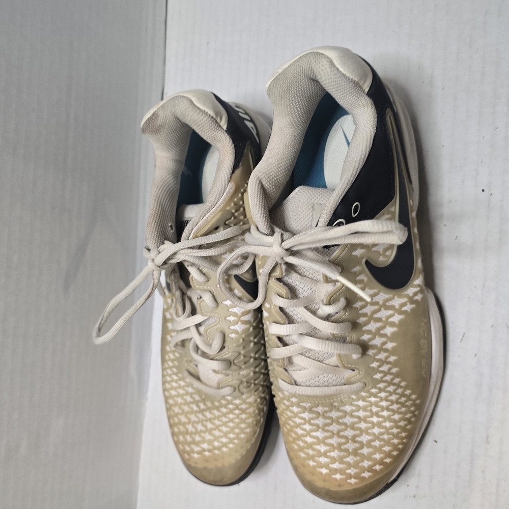 Nike Cream‎ and Black Sneakers